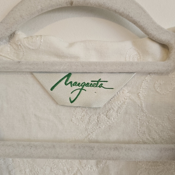 Vintage Embroidered White Sleeveless Top by Margareta - Picture 4 of 6